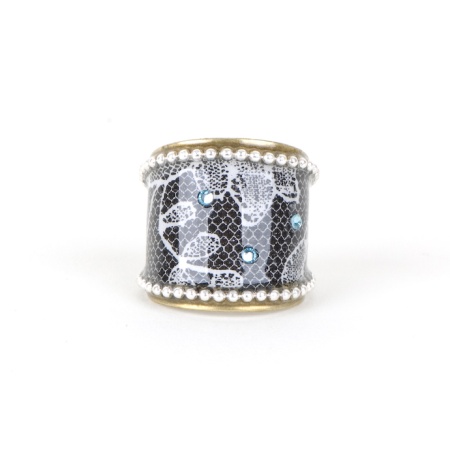Round ring black, white, silver and white