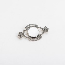 Brooch White Isis
