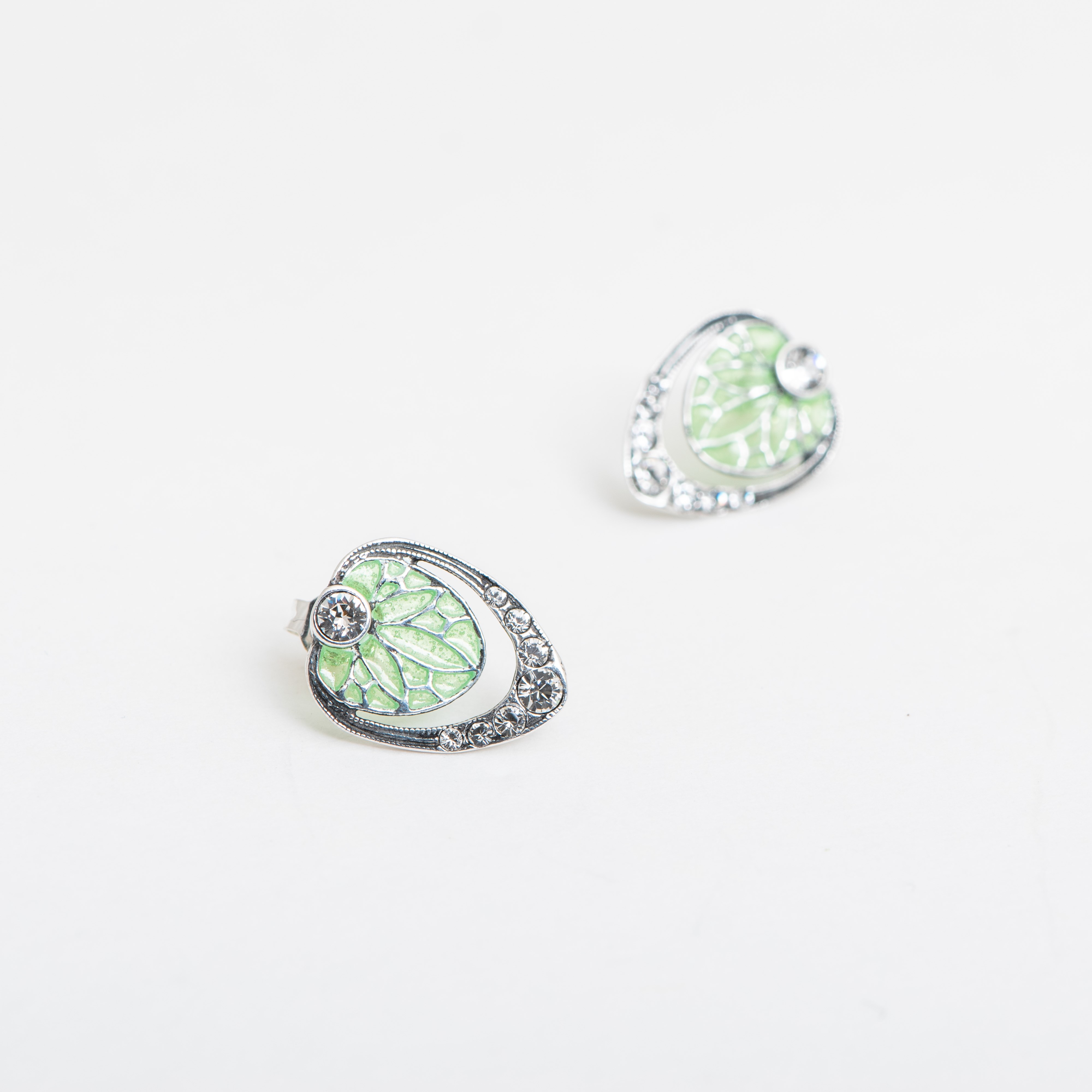 Ear Studs Enamel Green Vanmij 