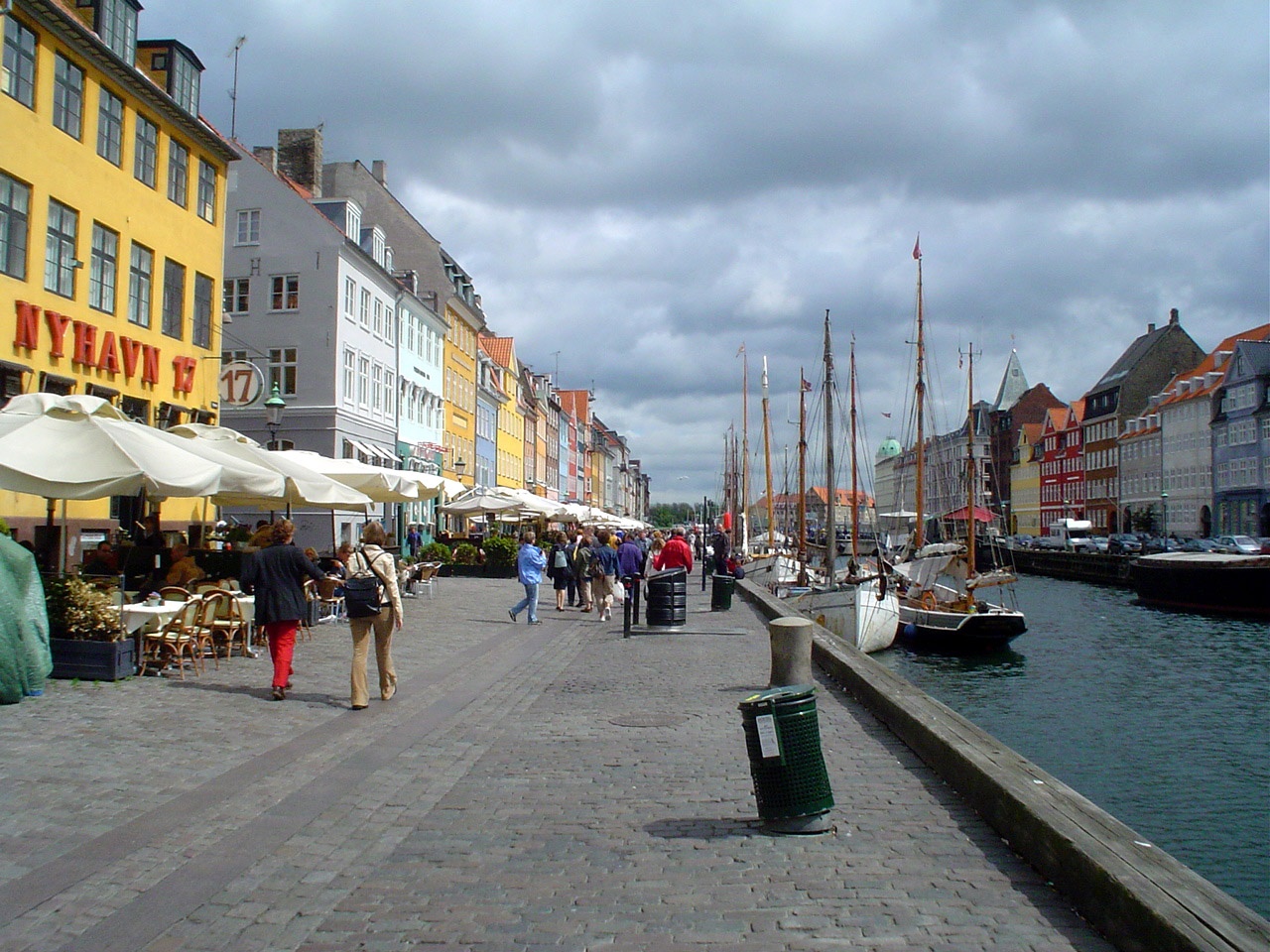 Louis Poulsen Nyhavn Outdoor Wall Lamp