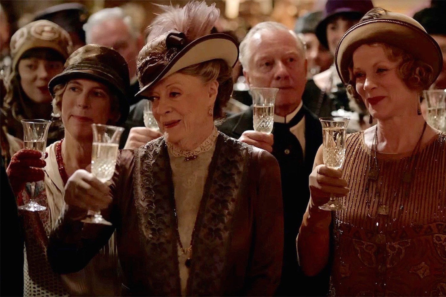 Maggie Smith (m) as Violet Crawley. Maggie Smith (m) as Violet Crawley.